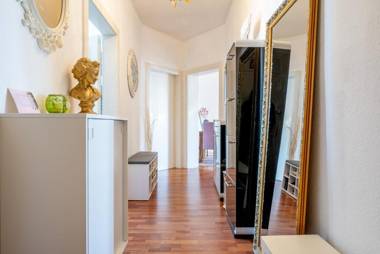 ID 6410 | Private Apartment
