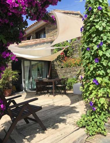 6 bedrooms villa at Cadaques 50 m away from the beach with sea view private pool and sauna