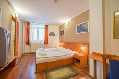 Easy Star Hotel