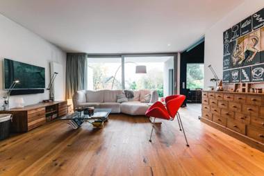 Spacious 2BR House 210m2 w Office Space Beautiful Garden View