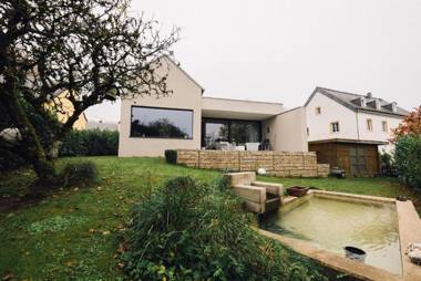 Spacious 2BR House 210m2 w Office Space Beautiful Garden View