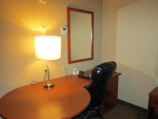 Workspace - Super 8 by Wyndham Fort St. John BC