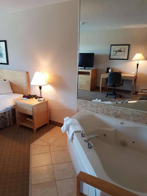 Workspace - SureStay Plus Hotel by Best Western Coquitlam