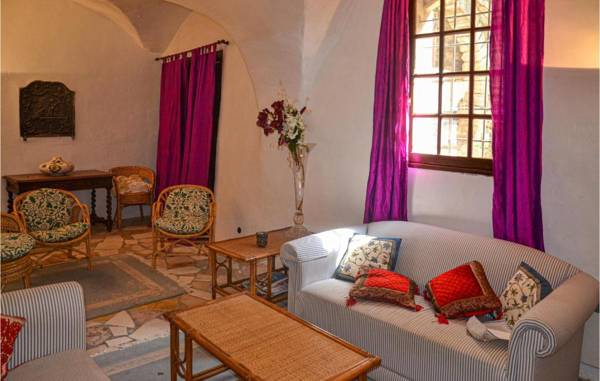 Stunning home in Faugères with 3 Bedrooms