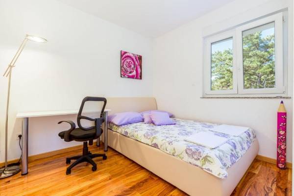 Workspace - Apartment DARIO