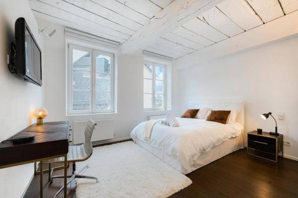 Workspace - Beautiful Inviting Wooded 2BR Open Space Apartment