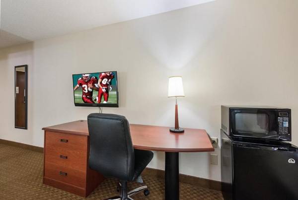 Workspace - Red Roof Inn Etowah – Athens TN