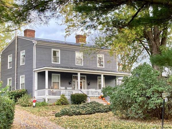 Family Farmhouse Inn