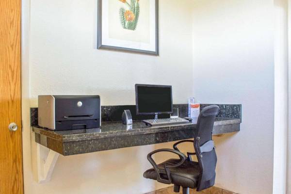 Workspace - Quality Inn Benson I-10 Exit 304
