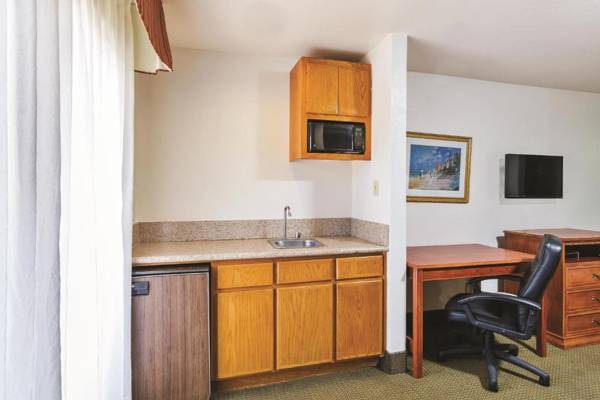 Workspace - Baymont by Wyndham Tehachapi
