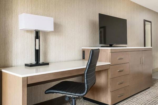 Workspace - DoubleTree by Hilton Colorado Springs