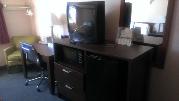 Workspace - Super 8 by Wyndham West Haven