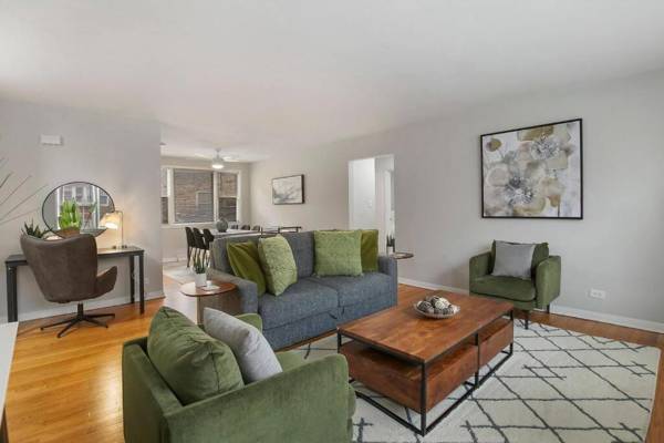 Workspace - Beautiful & Spacious 3BR Apt in Prime Spot