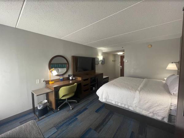 Workspace - Hampton Inn Ridgefield Park