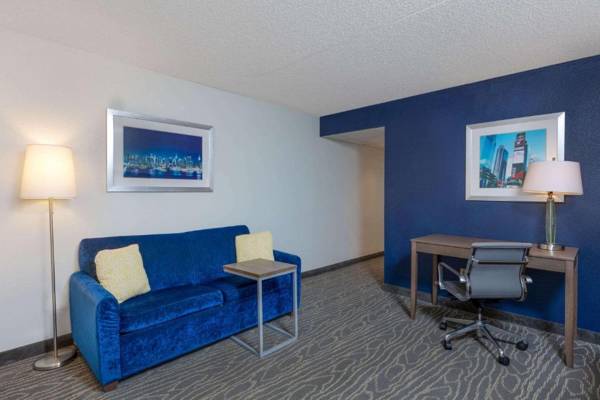Workspace - La Quinta by Wyndham Secaucus Meadowlands