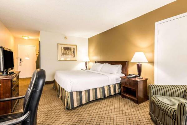 Workspace - Quality Inn near Finger Lakes and Seneca Falls