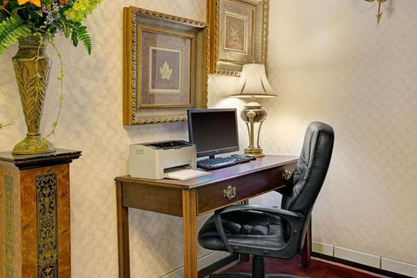 Workspace - Days Inn & Suites by Wyndham Hickory