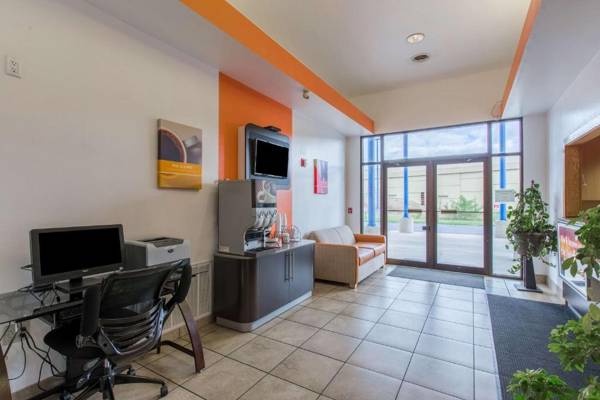 Workspace - Motel 6-Baraboo WI - Lake Delton