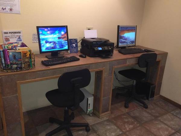Workspace - Super 8 by Wyndham Buffalo